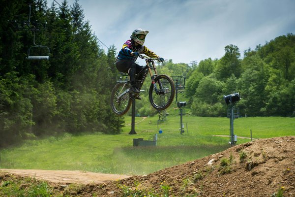 Comment choisir un terrain de basket idéal pour votre projet sportif