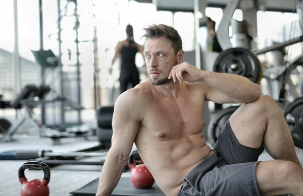 Peut-on améliorer l'agilité et la précision des frappes au tennis avec des exercices de tai-chi?